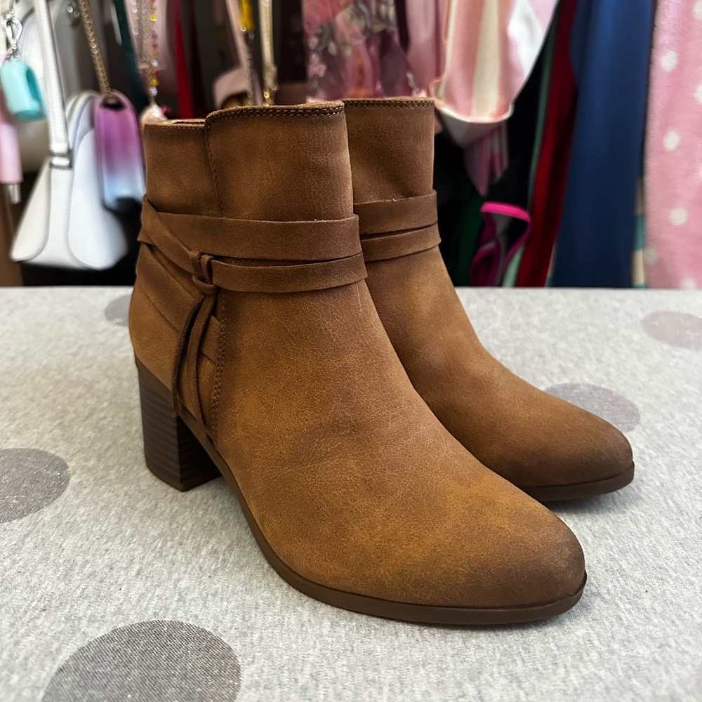 Frye & Co. Indiana Damsel Distress Camel Ankle Boot Size 6